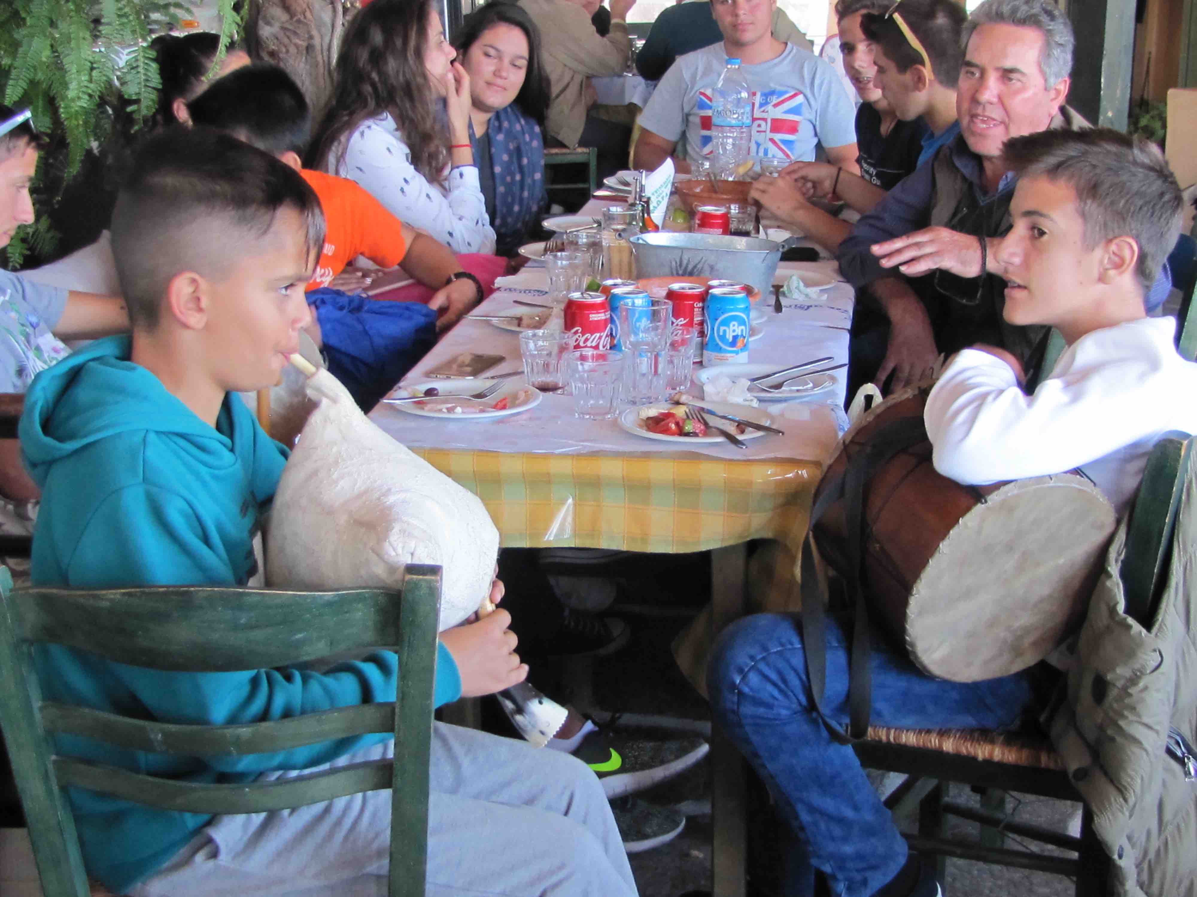 sinantisi laikon pnefston 2017