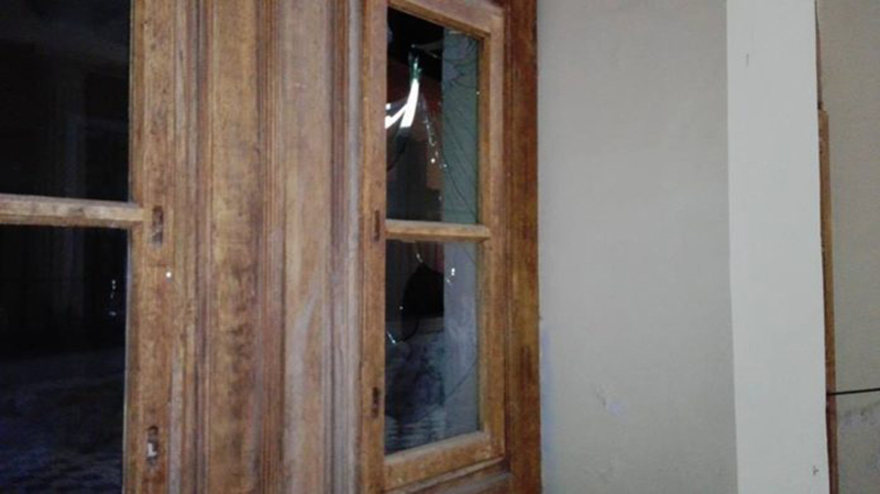 epithesi petres dimarxeio ermoupolis