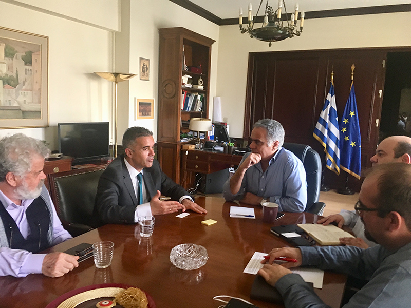 synantisi skoyrletis maragkos