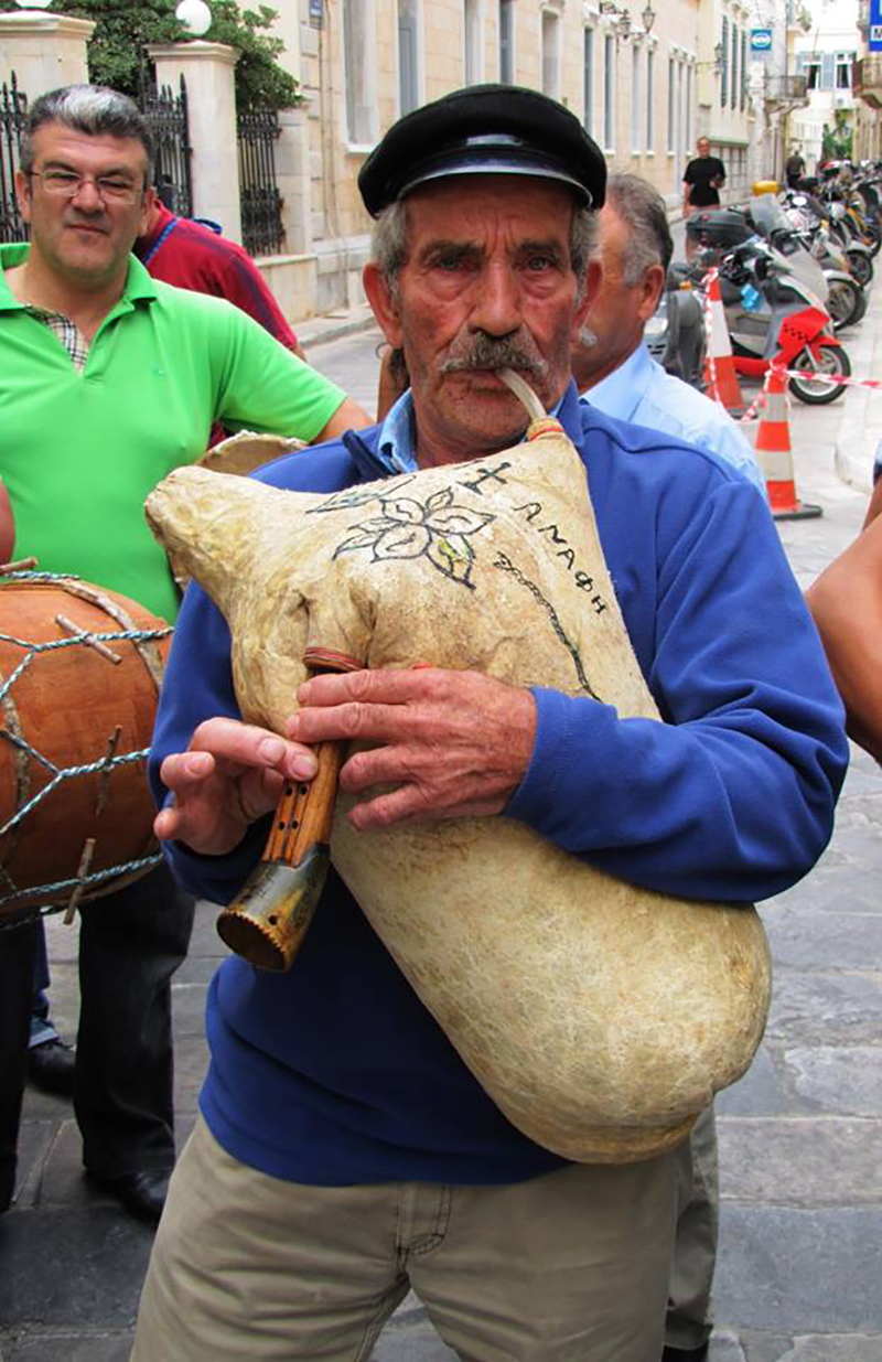 moysikes synantiseis 5