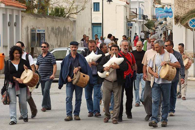 moysikes synantiseis 6