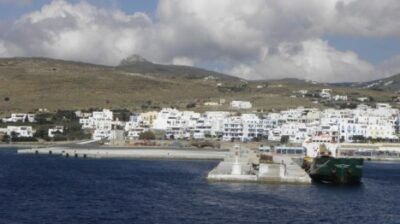 Τήνος: Ελαφρά πρόσκρουση επιβατηγού πλοίου στην προβλήτα – Κανένας τραυματισμός
