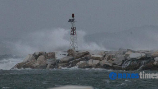 Αποκαταστάθηκε η βλάβη στον φάρο του λιμανιού της Νάξου