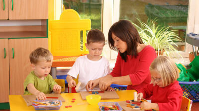 Ανοίγει σήμερα η πλατφόρμα για τις «Νταντάδες της Γειτονιάς»