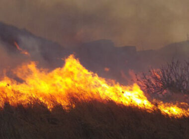 fotia megas gialos oktobrios