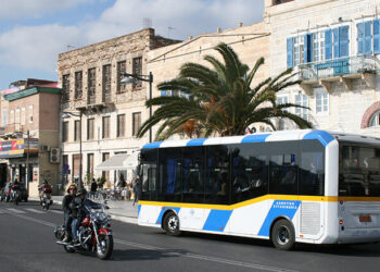mini bus ermoypoli 1