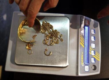 xrysafika enexyrodaneistirio