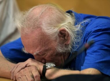 glezos vivlio 1 klaiei 1498763304