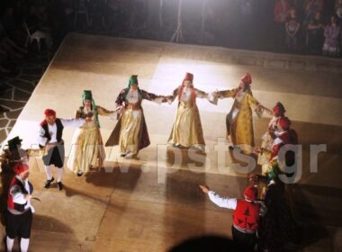 paradosiakoi xoroi paros