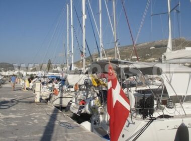 parikia limani toyristika skafi