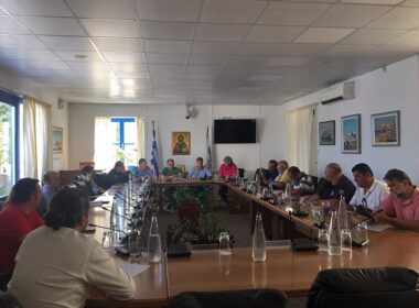 syntonistiko politikis prostasias