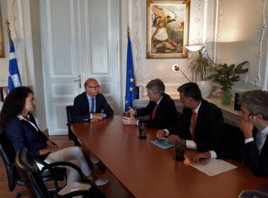 leontaritis amerikanos presbis aygoystos 2017 1