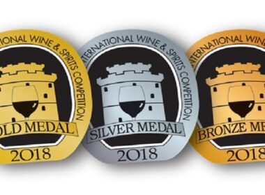 vraveia krasia santorinis