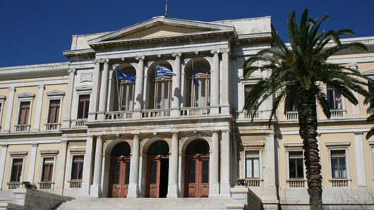 Πρόσκληση Λεονταρίτη για Δημοτικό Συμβούλιο με θέμα τις αθλητικές εγκαταστάσεις Σύρου – Παρουσία Βρούτση ζητά ο Αντιπεριφερειάρχης