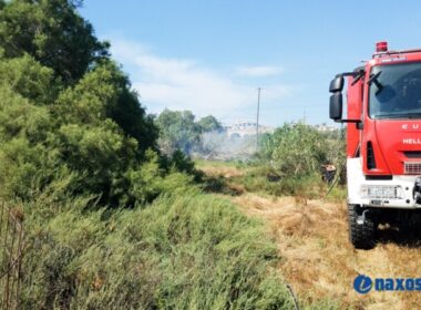 Φωτιά στην περιοχή Κάπαρες