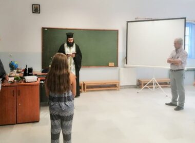 Αγιασμός με μια μόνο μαθήτρια στον Απόλλωνα Νάξου