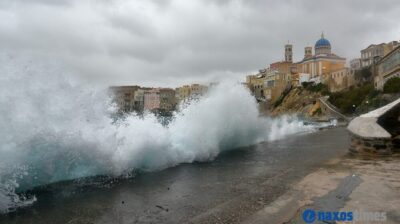Κυκλάδες: Θυελλώδεις άνεμοι και αυξημένα μέτρα από το Λιμεναρχείο Σύρου
