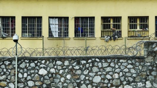 Φυλακές Κορυδαλλού: Βρέθηκε όπλο σε τοίχο κελιού μετά από έφοδο το Πάσχα