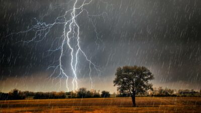 Καιρός: Χειμωνιάτικο σκηνικό με καταιγίδες σε όλη τη χώρα - Aυξημένος κίνδυνος για πλημμυρικά επεισόδια