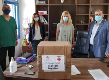 Ένας φορητός αναπνευστήρας παραδόθηκε από την περιφέρεια Ν. Αιγαίου στο νοσοκομείο Νάξου