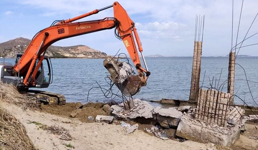 «ξηλώθηκε» το κτίσμα – έκτρωμα στην παραλία της Λαγκούνας