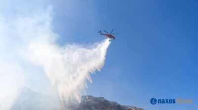 Υπό έλεγχο η φωτιά στη Μικρή Βίγλα Νάξου – Άμεση επέμβαση της Πυροσβεστικής και ελικοπτέρου