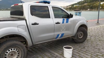 Σύρος: 32χρονη έπεσε στη θάλασσα στο λιμάνι της Ερμούπολης – Διασώθηκε από διερχόμενο σκάφος