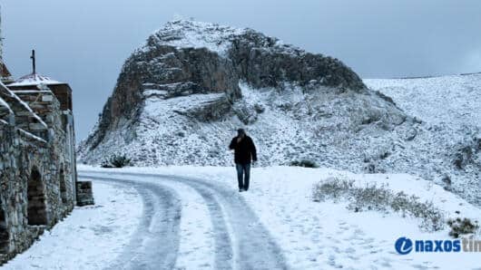 Κακοκαιρία «Ελπίς»: Ξεκίνησε η επέλαση του χιονιά – Πώς θα «χτυπήσει» τις Κυκλάδες τις επόμενες ώρες