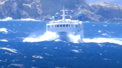 Ισχυροί άνεμοι κράτησαν εκτός λιμένων Δονούσας και Αιγιάλης το «Express Skopelitis»