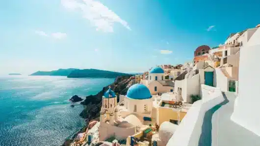 Ακίνητα στα ελληνικά νησιά – Πόσο κοστίζει ένα σπίτι στις Κυκλάδες