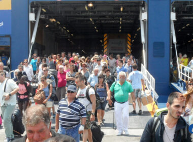 Αφίξεις Νάξος, τουρίστες