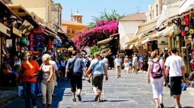 ΑΑΔΕ: Μεγάλη εξόρμηση ελεγκτών σε τουριστικούς προορισμούς – Λουκέτα και πρόστιμα για φοροδιαφυγή