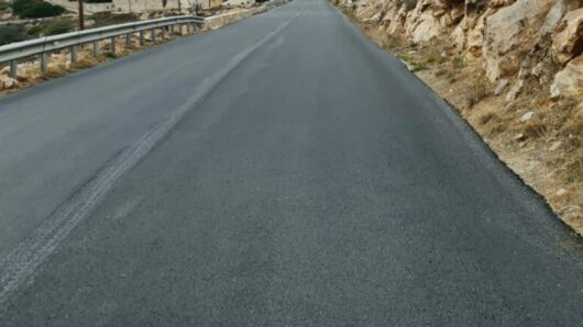 Υπογράφηκε η σύμβαση για τη βελτίωση της επαρχιακής οδού Νάξου – Σαγκρίου – Πολυχνίου με παράκαμψη της Βίβλου