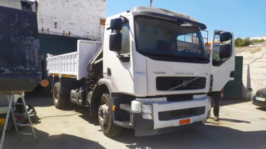 Δήμος Σύρου-Ερμούπολης: Παροπλισμένο φορτηγό-γερανός ξεπέρασε τον «σκόπελο» της γραφειοκρατίας
