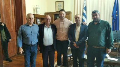Στο Δημαρχείο της Σύρου ο Στέφανος Κασσελάκης - Τι συζήτησε με τον Αλέξη Αθανασίου