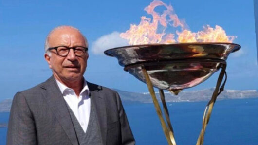 Γ. Λεονταρίτης: Η έλευση της Ολυμπιακής Φλόγας στις Κυκλάδες, ο Δημήτριος Βικέλας και γιατί δε θα δεχόταν ποτέ να είναι λαμπαδηδρόμος (video)