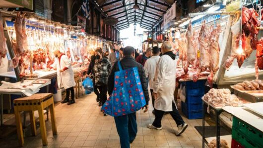 «Οι κτηνοτρόφοι πωλούν τα αμνοερίφια στα 6 ευρώ και οι καταναλωτές τα αγοράζουν 16»