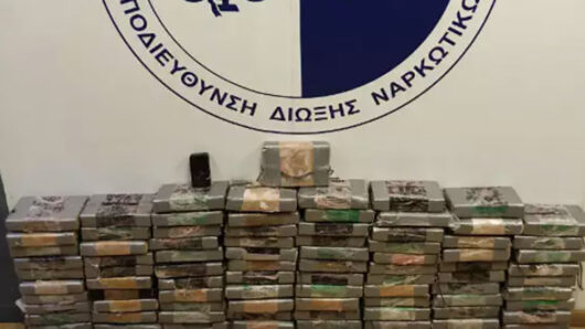 Πειραιάς: Τα καλαμαράκια «έκρυβαν» 110 κιλά κοκαΐνη (video)