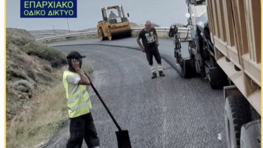 Σέριφος: Εργασίες ασφαλτόστρωσης στο επαρχιακό οδικό δίκτυο από την Περιφέρεια