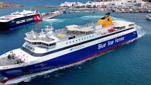 Νάξος: Εντυπωσιακή αναχώρηση του Blue Star Naxos σε ώρα αιχμής του λιμανιού