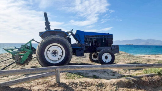«Σώστε τις Παραλίες της Νάξου»: Αίτημα ανάκλησης των αποφάσεων του Δήμου για το μηχανοκίνητο καθαρισμό των παραλιών