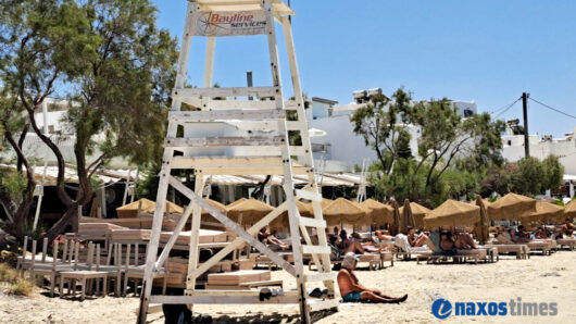 Χωρίς ναυαγοσώστες οι παραλίες της Νάξου – Αντιμέτωπος με πρόστιμα 60.000 ευρώ ο Δήμος