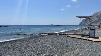 Σαντορίνη: Εγκατάσταση SeaTrac σε δυο παραλίες για τα άτομα με κινητικές δυσκολίες