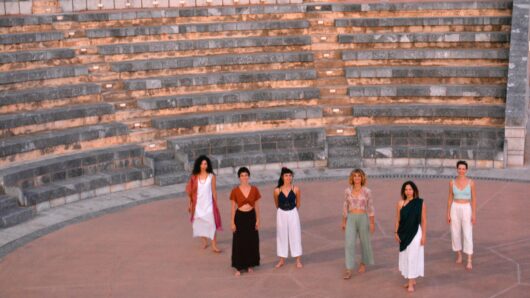 «Φευγαλέο και Αιώνιο»: Εικαστική έκθεση της καλλιτεχνικής ομάδας Art of Life Collective στην πρώην Σχολή Ουρσουλινών