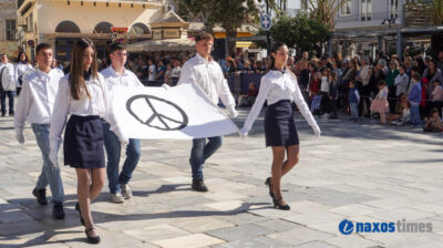 Παρέλαση 28ης Οκτωβρίου στη Σύρο: Δόξα και τιμή στους ήρωες του Έπους του ’40 (φώτος+video)