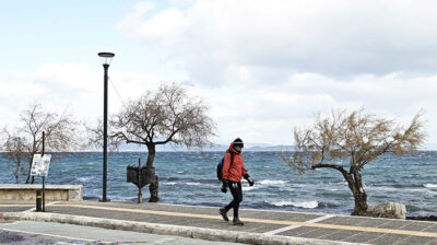 Καιρός: Ήλιος με χαμηλές θερμοκρασίες και 7 μποφόρ στο Αιγαίο