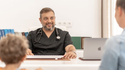 Στέλιος Βιτζηλαίος: Πρόληψη καρκίνου του μαστού και υγεία στη Νάξο – Τι λέει για ιώσεις και εμβόλια