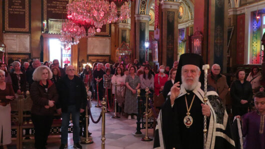 Σύρος: Η Ακολουθία του Νυμφίου (Όρθρου της Μ. Τετάρτης) και το τροπάριο της Κασσιανής από την χορωδία στον Ιερό Καθεδρικό Ναό του Αγίου Νικολάου Ερμουπόλεως (video+φωτος)