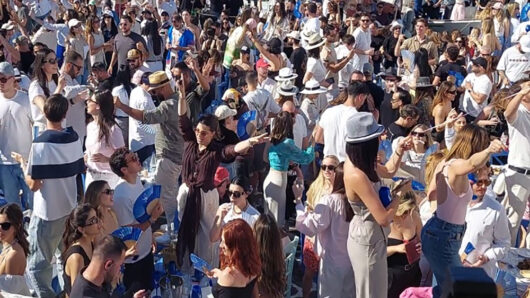 Πάρος: Ένα ατέλειωτο γλέντι όλη η Νάουσα την Κυριακή του Πάσχα (video)