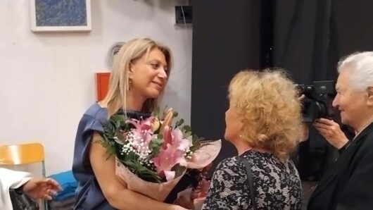 Η Μαρία Καρυστιανού στη Σύρο για τη μέρα τιμής στην μητέρα (φωτος)
